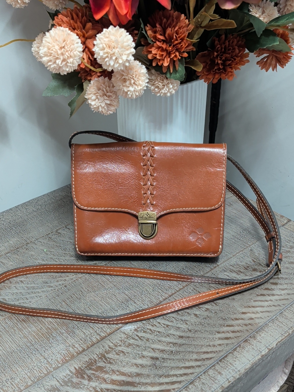 Patricia Nash Bianco Crossbody Organizer